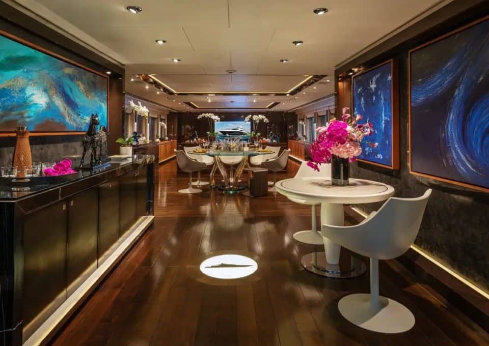 yacht-charter-m-y-rocket