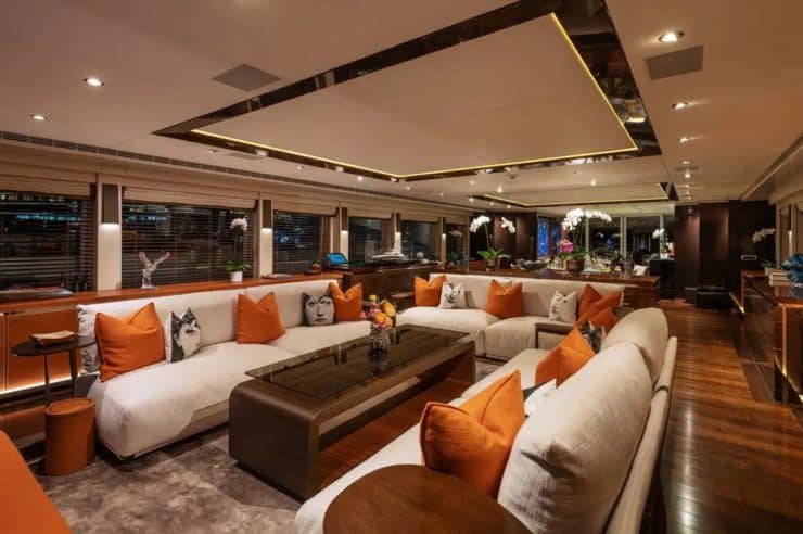 yacht-charter-m-y-rocket