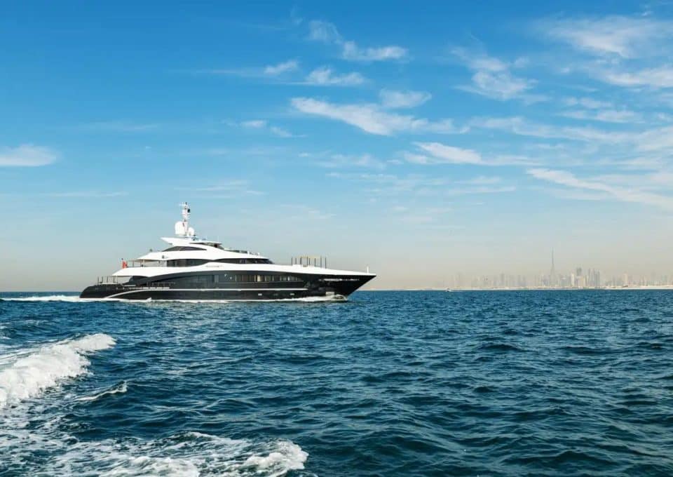 yacht-charter-m-y-rocket