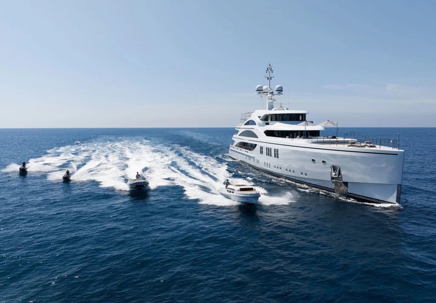 yacht-charter-m-y-soundwave