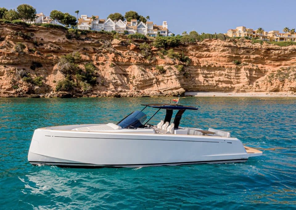 day-charter-yacht-rental-m-y-pardo-38