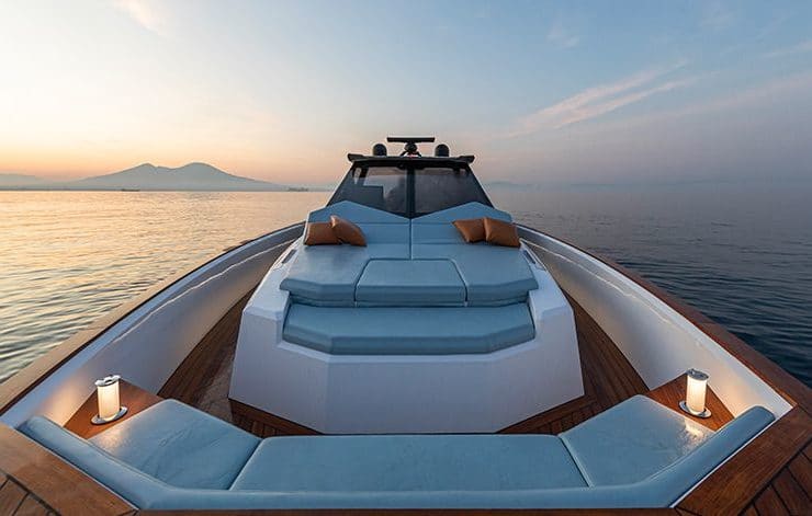 Yacht-charter-M-Y-EVO-R6