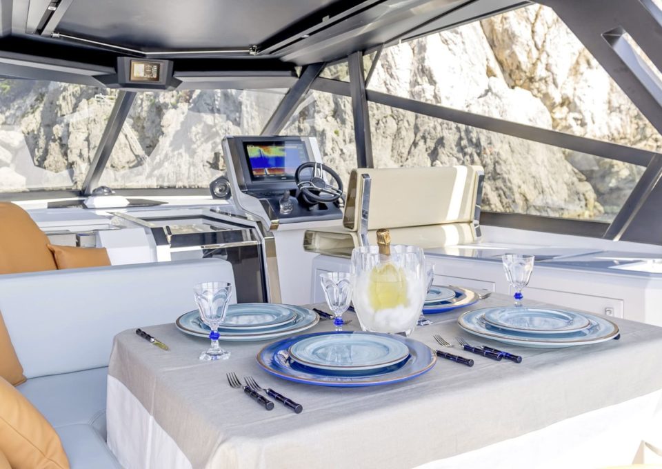 Yacht-charter-M-Y-EVO-R6_