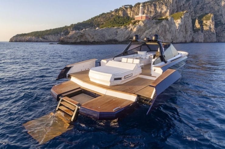 Yacht-charter-M-Y-EVO-R6