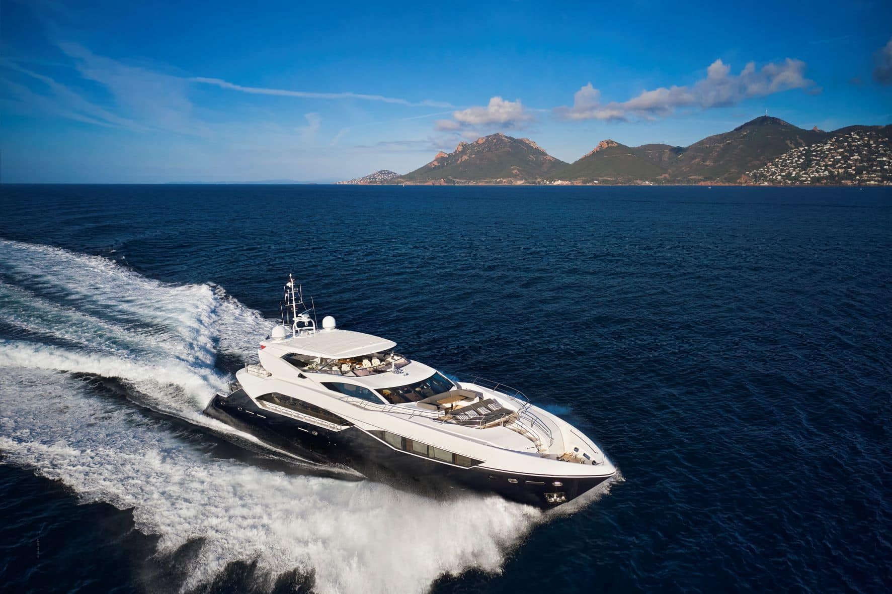 Yacht-charter-M-Y-ALPHA-ZULU_3