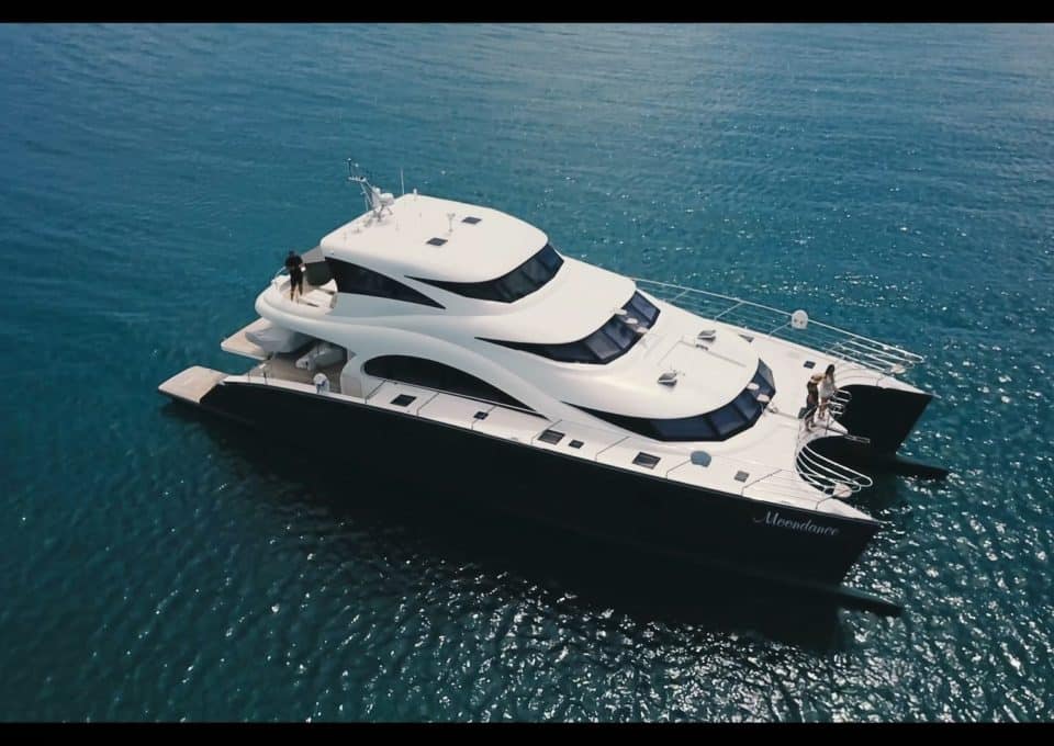 Yacht-charter-S-Y-MOONDANCE-CATAMARAN