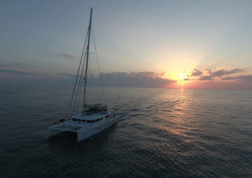 Yacht-charter-s-y-catamaran-tiger-lily