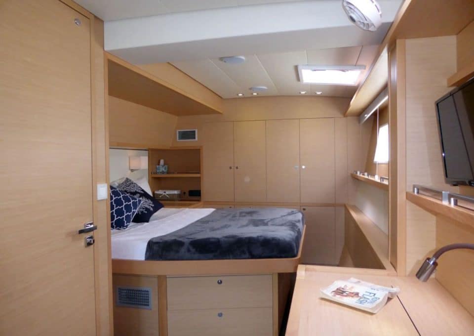 Yacht-charter-s-y-catamaran-tiger-lily_8