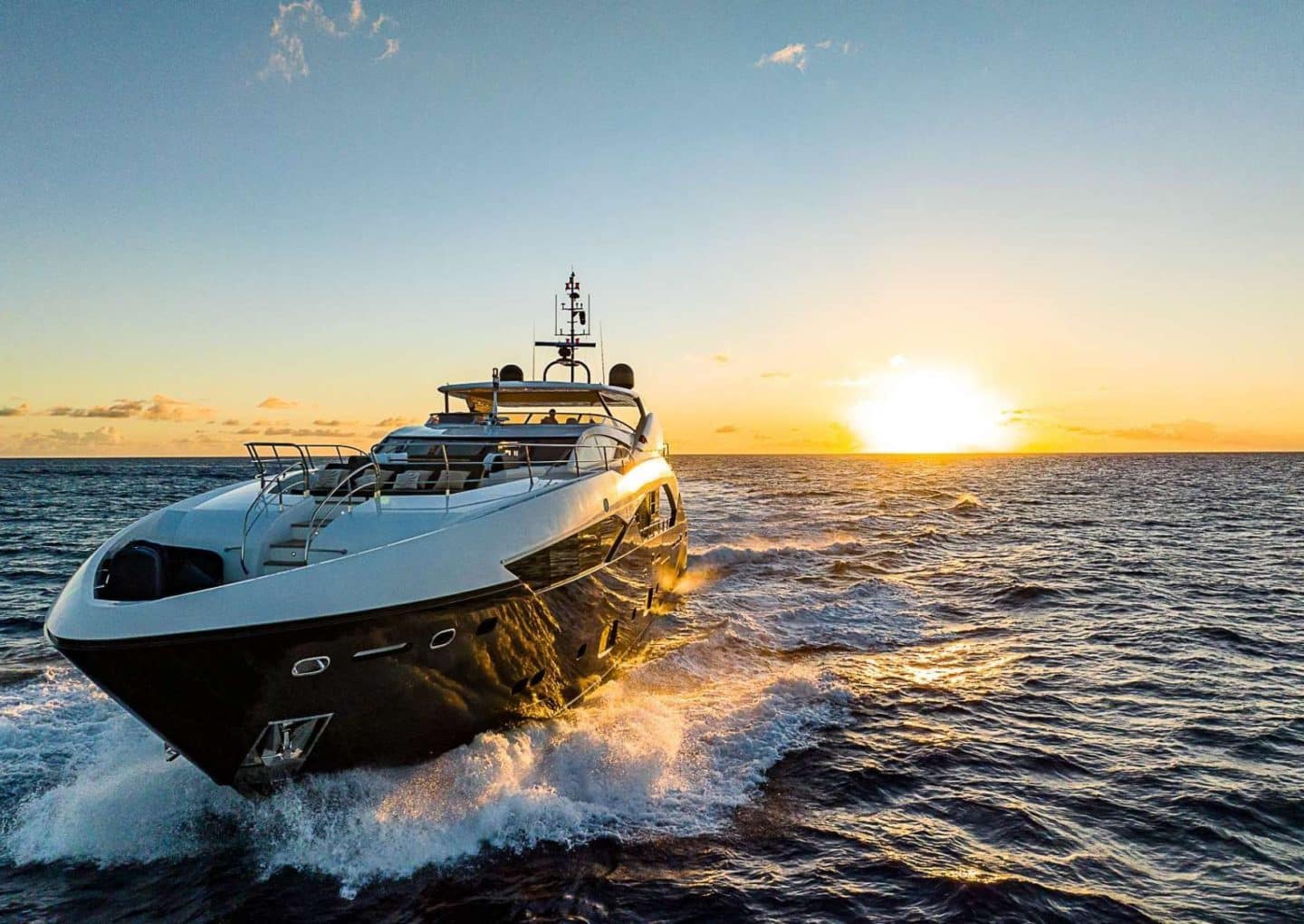 yacht-charter-m-y-evereast