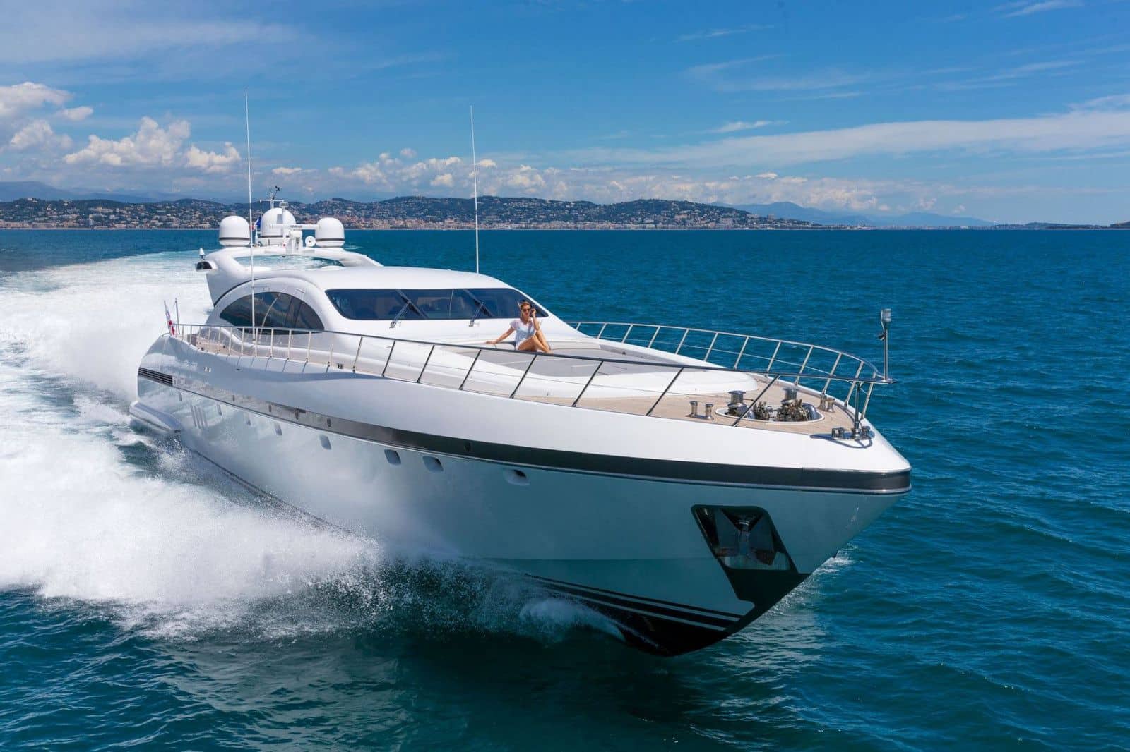 Yacht-charter-M-Y-LADY-B