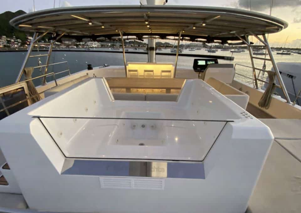 Yacht-charter-S-Y-catamaran-YACHT-ABOVE&BEYOND