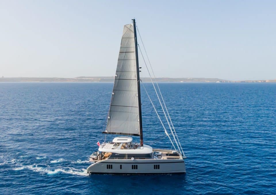 Yacht-charter-s-y-catamaran-GREYB