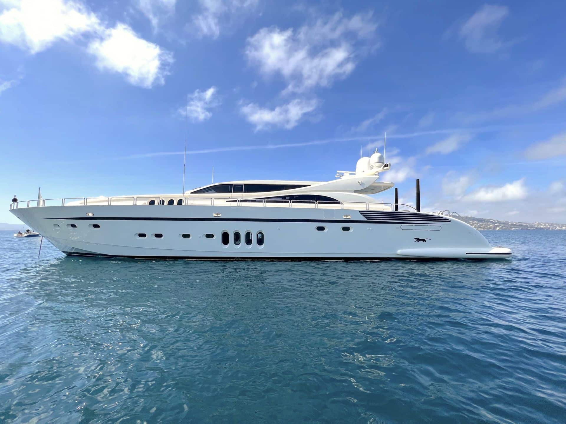 Yacht-charter-M-Y-LEOPARD-34