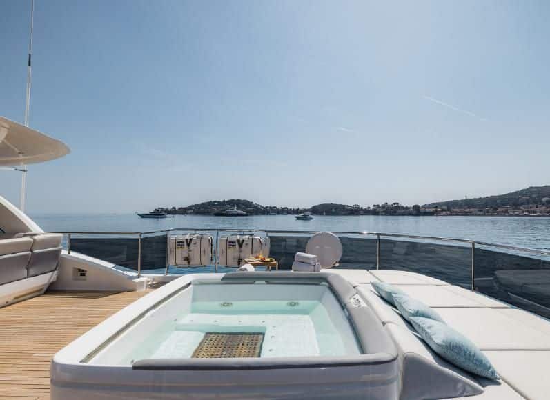 Yacht-charter-M-Y-RIVIERA-LIVING