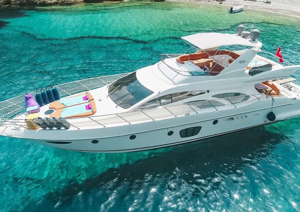 day-charter-rental-m-y-azimut-62-fly