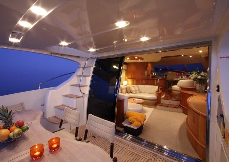 day-charter-rental-m-y-azimut-62-fly