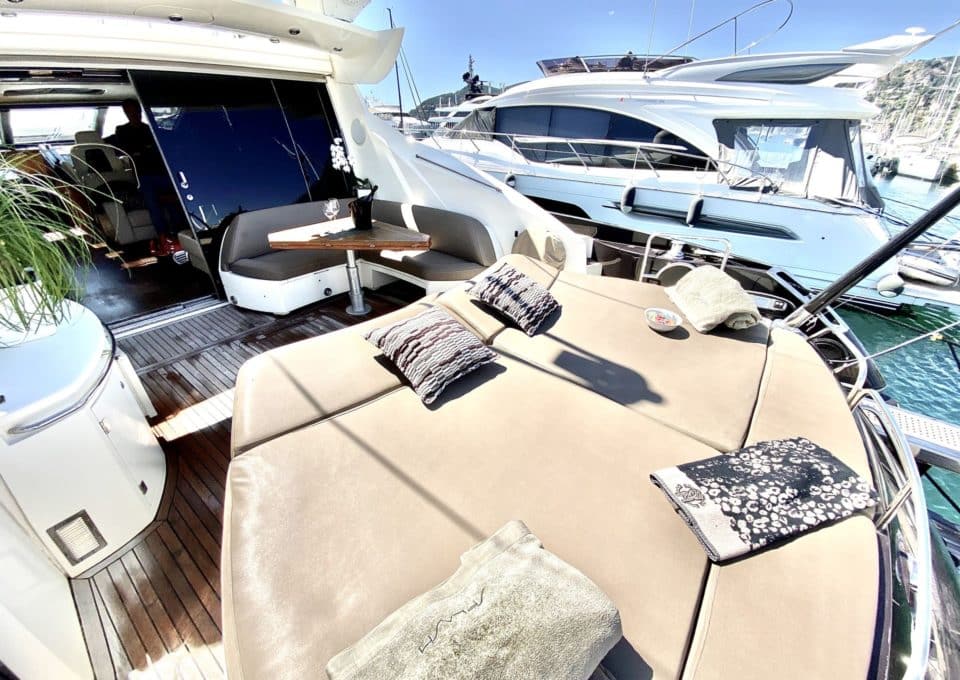 Yacht-charter-M-Y-SPLASH-SUNSEEKER PREDATOR