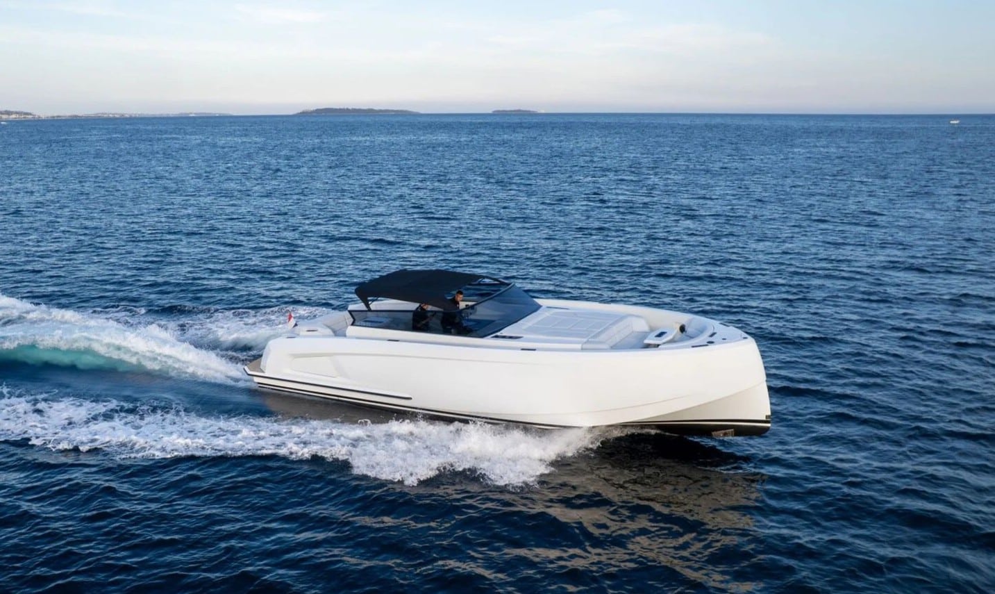 M/Y VANQUISH 45 | Charter with Arthaud Yachting day-charter-yacht-rental-m-y-vanquish-45