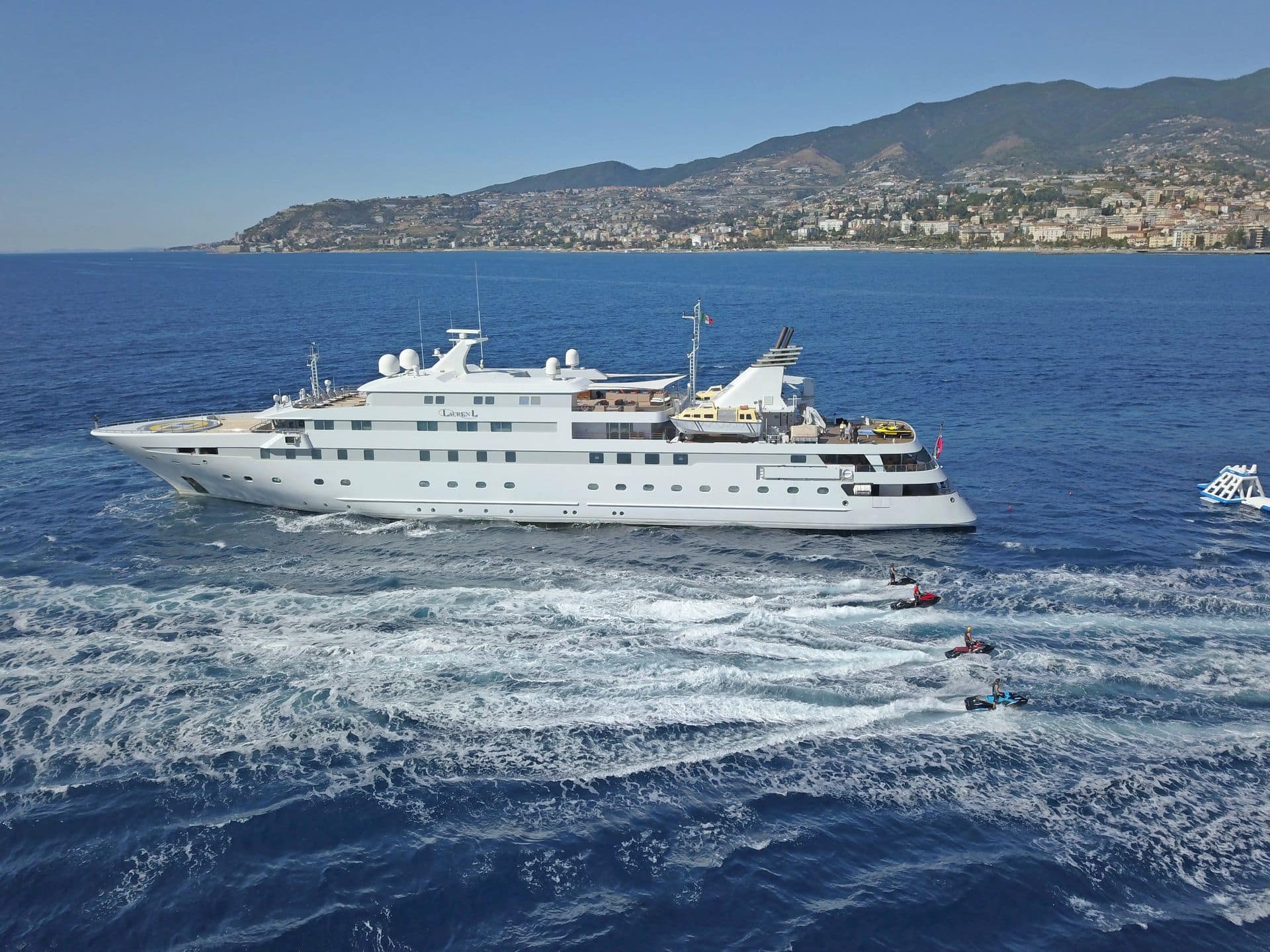 Yacht-charter-LAUREN_L