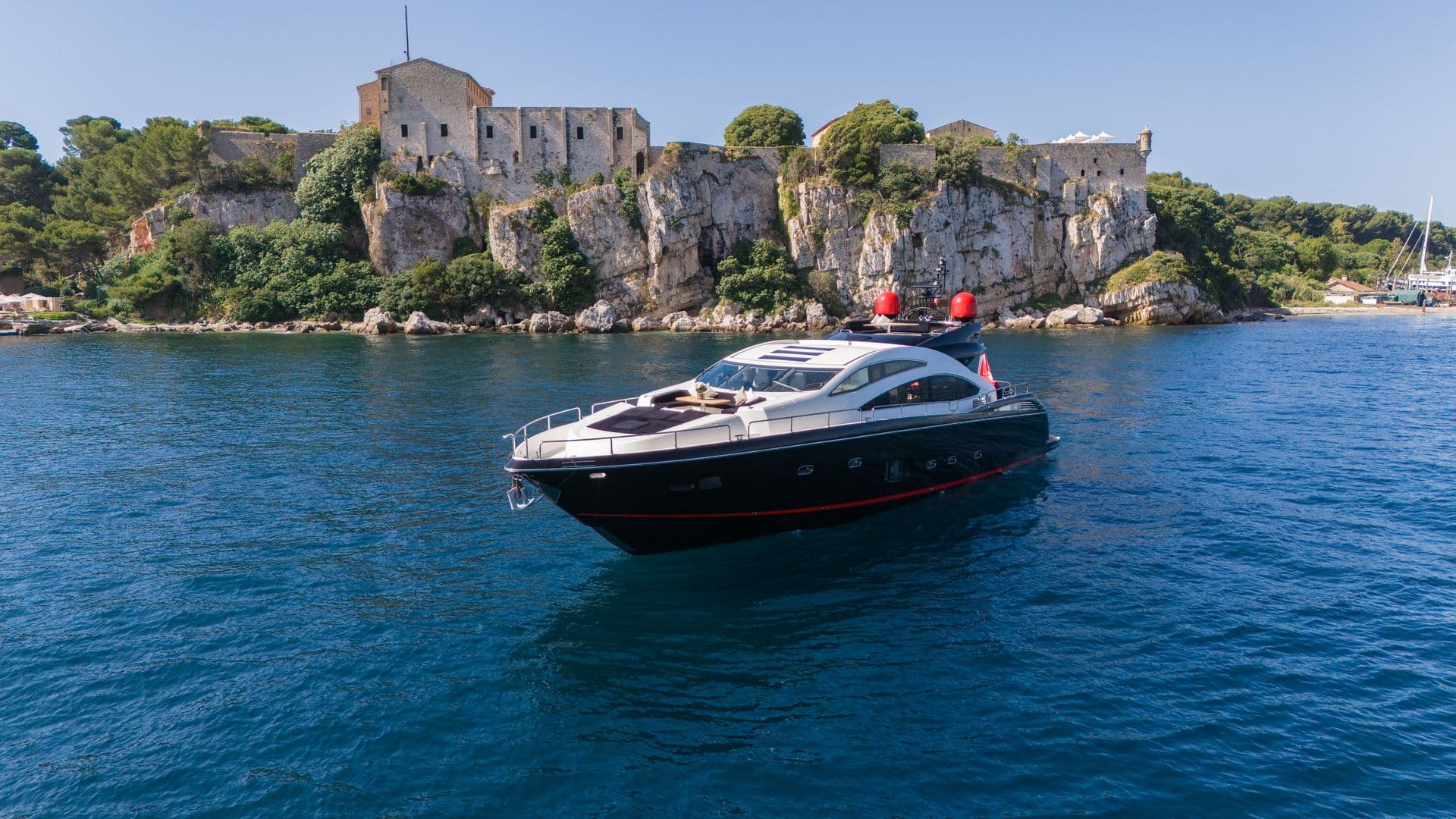 Yacht-charter-PALUMBA-SUNSEEKER-PREDATOR-84_23