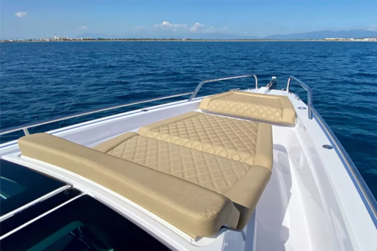 day-charter-rental-m-y-axopar-37