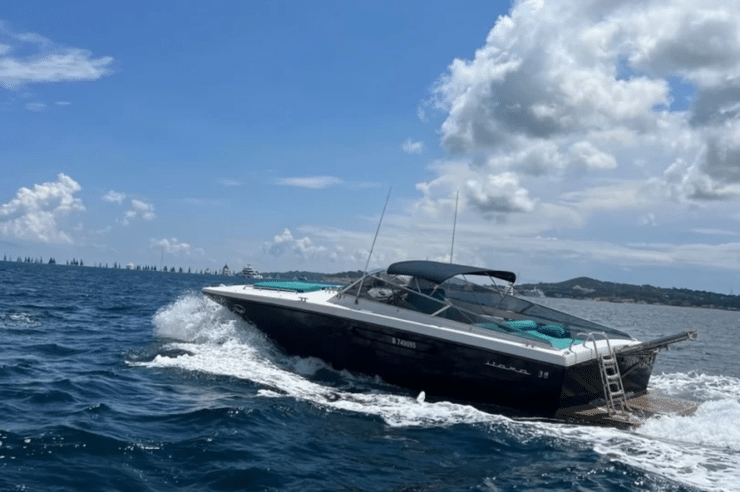 day-charter-rental-m-y-itama-38