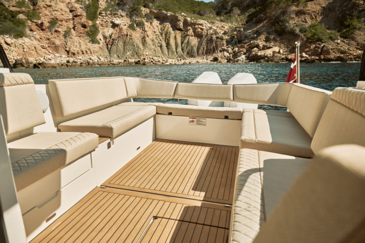 day-charter-rental-m-y-x-power-33