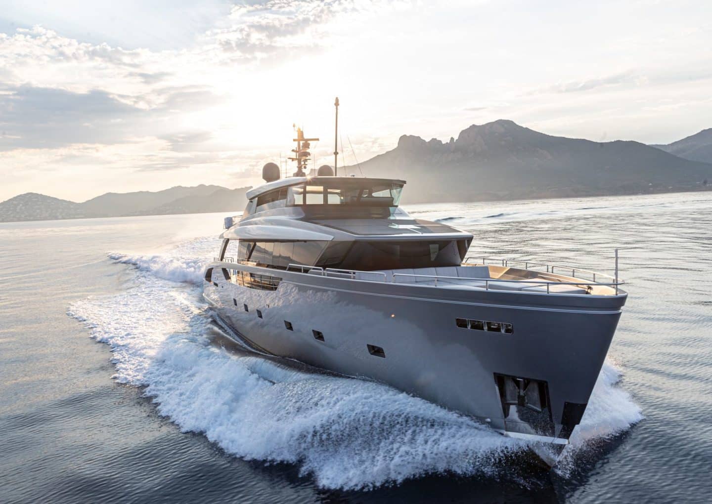 M/Y NEW YORK | Charter with Arthaud Yachting Yacht-charter-SANLORENZO_SX100_NEW_YORK_01