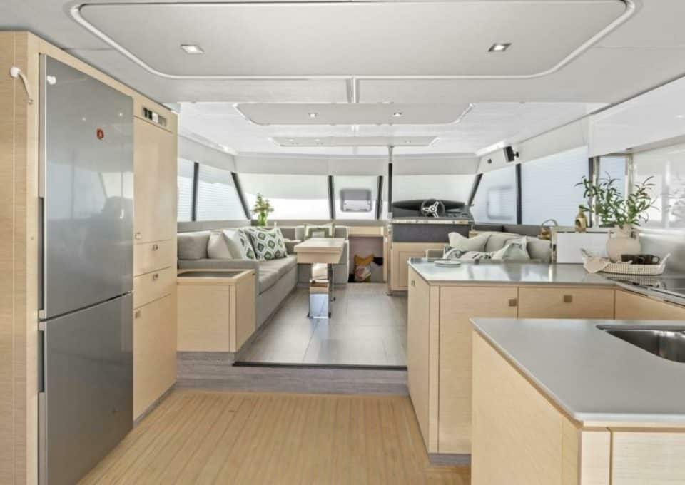 day-charter-rental-m-y-fountaine-pajot-44