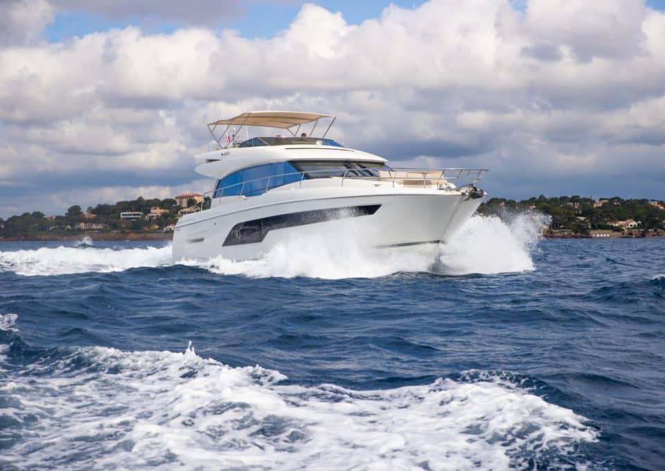 day-charter-rental-m-y-prestige-630-s