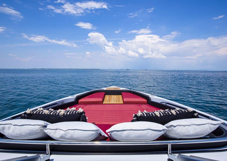 day-charter-yacht-rental-m-y-Cranchi_A46_White