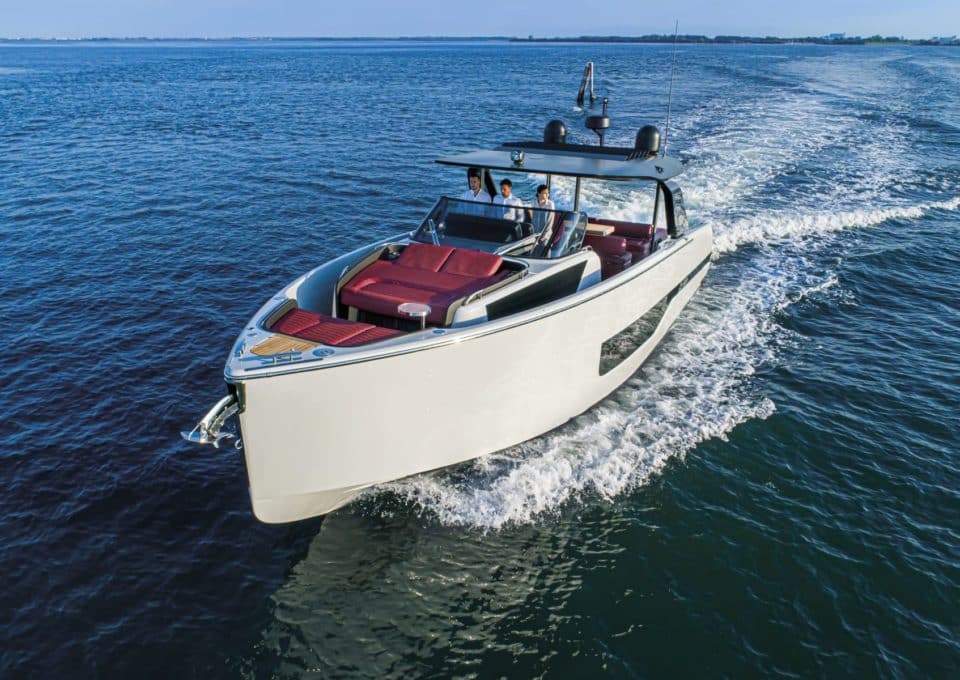 day-charter-yacht-rental-m-y-Cranchi_A46_White