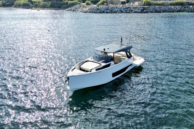 day-charter-yacht-rental-m-y-Cranchi_A46_White