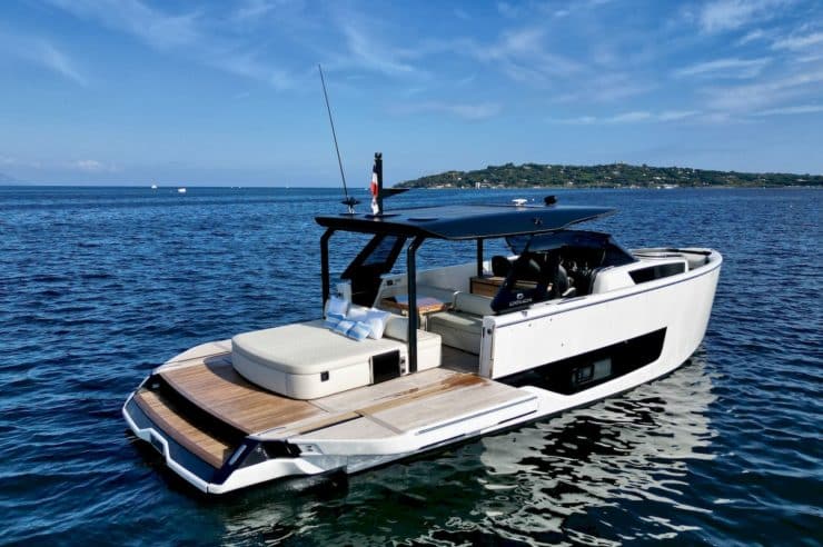 day-charter-yacht-rental-m-y-Cranchi_A46_White