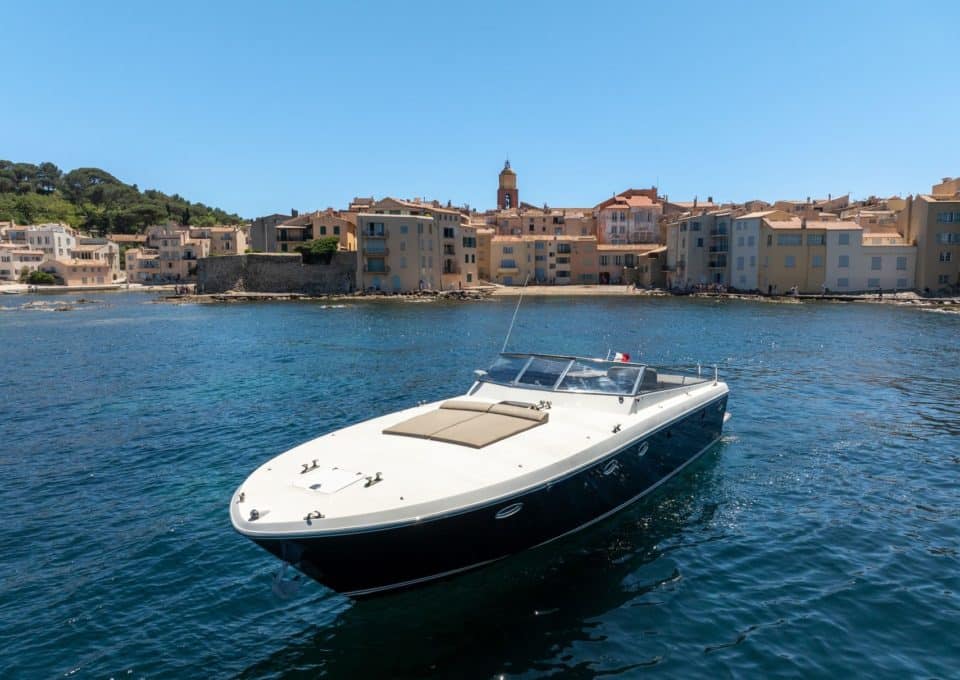 day-charter-yacht-rental-itama-42-vintage