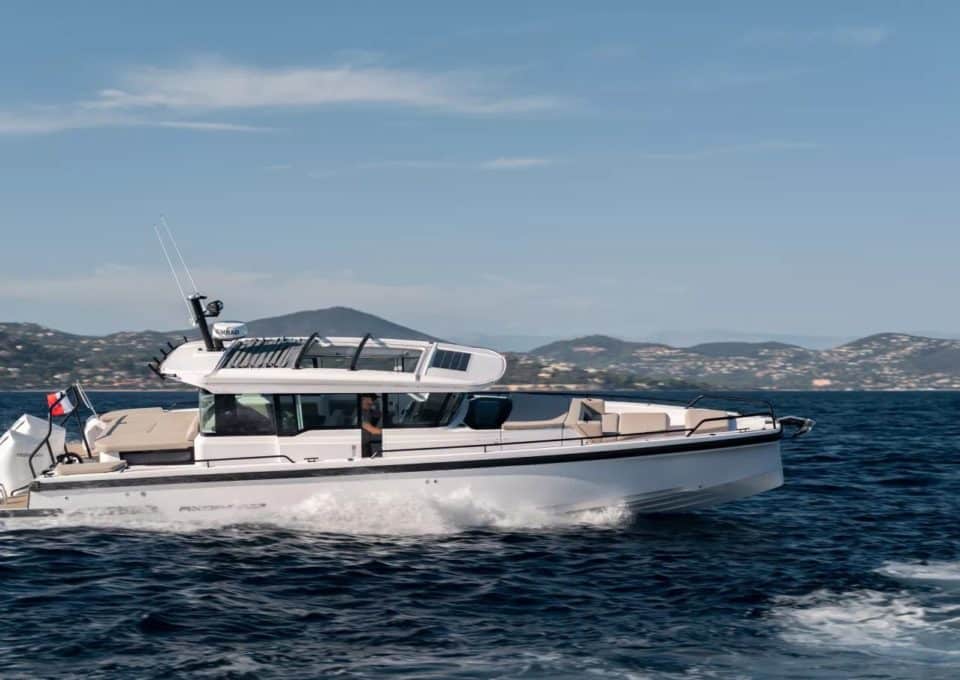 day-charter-rental-yacht-m-y-axopar-37-x-c