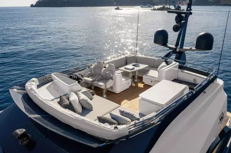 day-charter-rental-yacht-m-y-azimut-s8