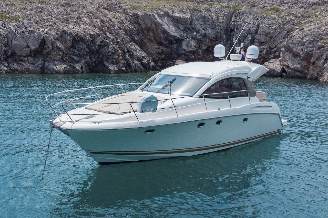 day-charter-yacht-rental-m-y-Prestige_38S