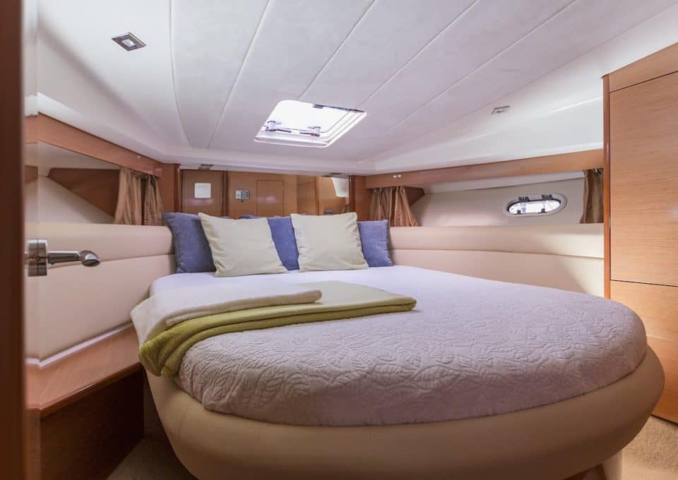 day-charter-yacht-rental-m-y-Prestige_38S