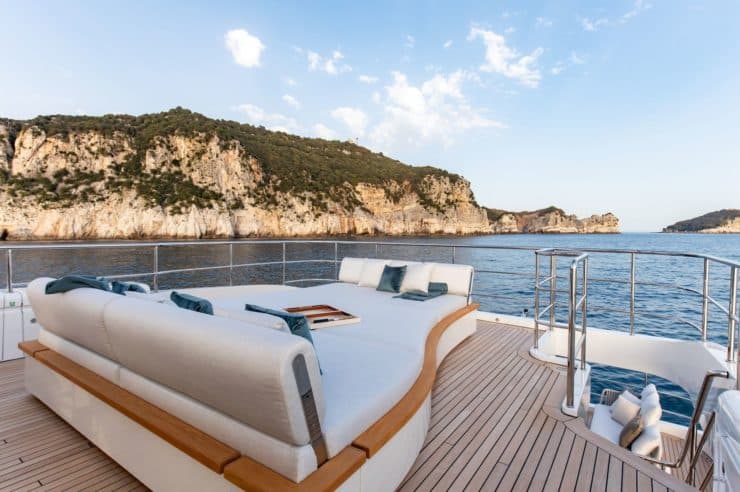 yacht-charter-rental-m-y-legend