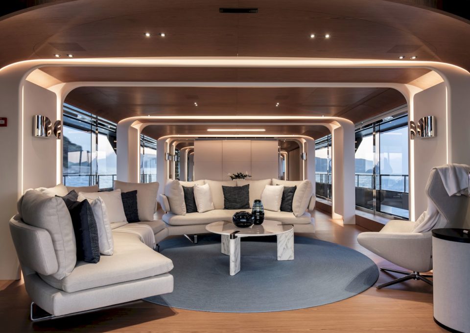 yacht-charter-rental-m-y-legend