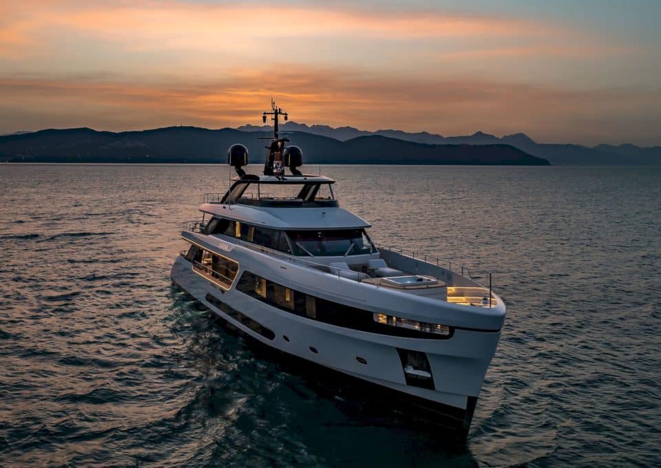 yacht-charter-rental-m-y-legend