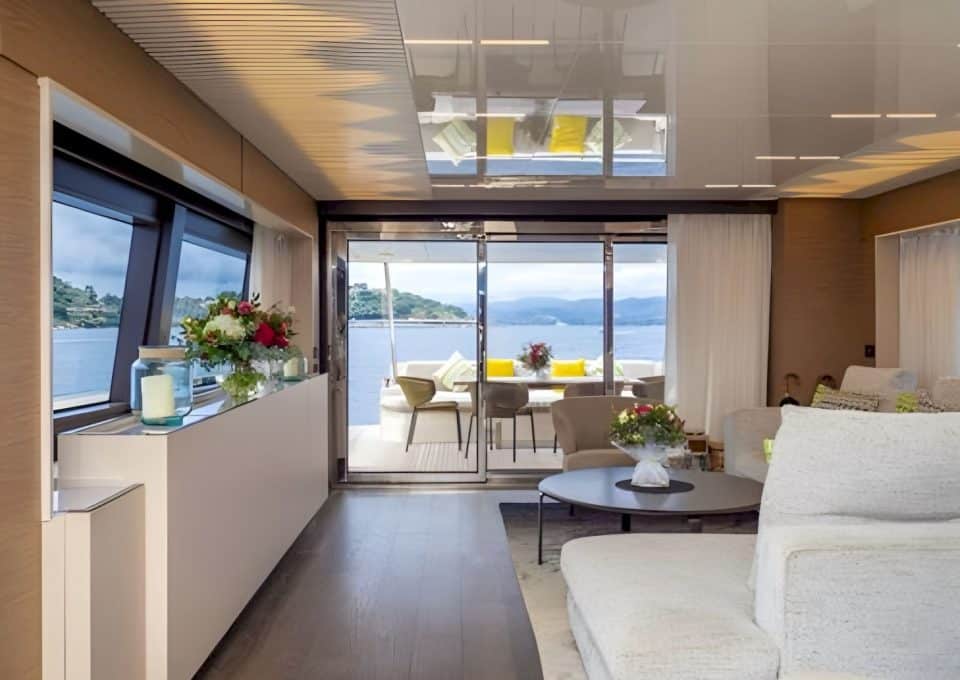 yacht-charter-rental-m-y-nineteen-42