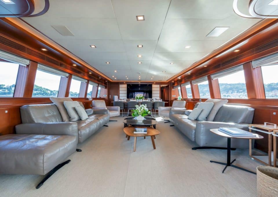 yacht-charter-rental-m-y-robusto