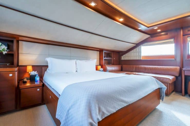 yacht-charter-rental-m-y-robusto