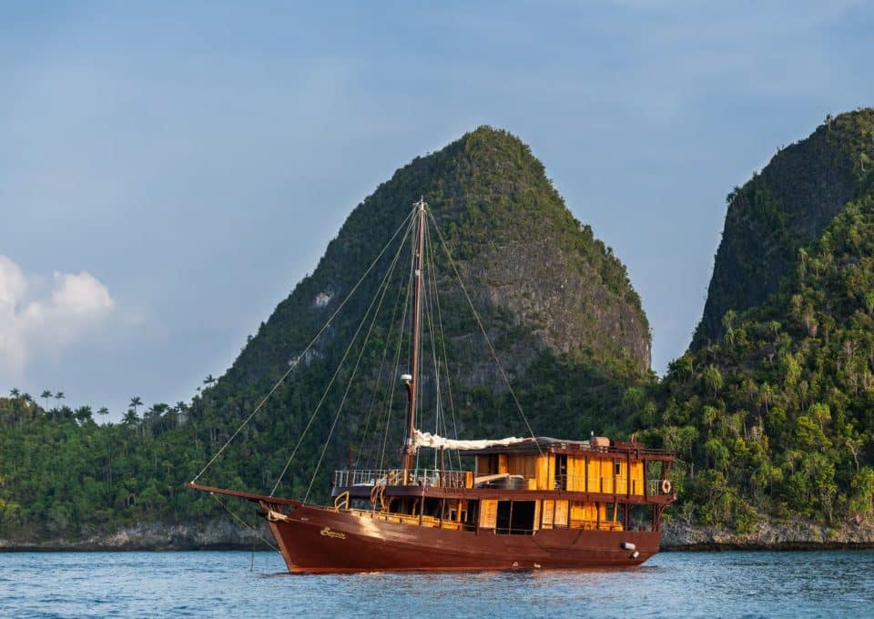 Yacht-charter-SEQUOIA