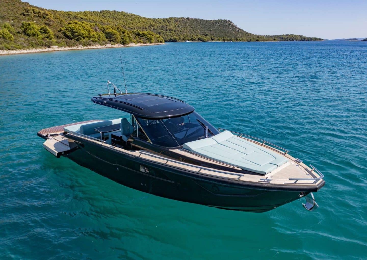 Day-Charter-Yacht-Rental-MY-Focus-Forza-37