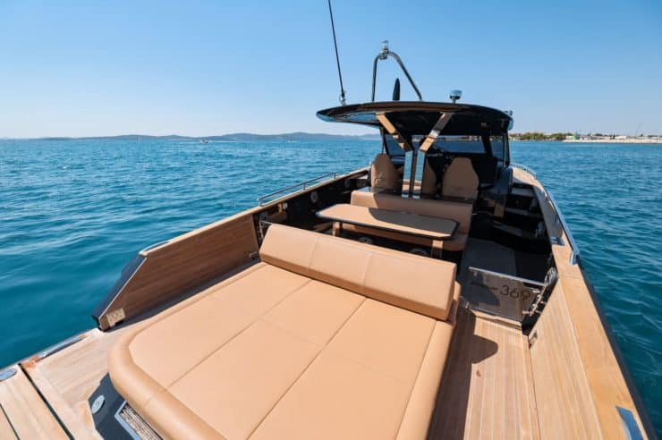 Day-Charter-Yacht-Rental-MY-Focus-Forza-37