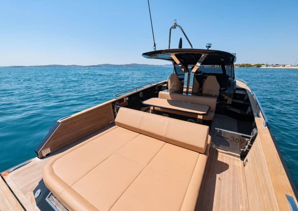 Day-Charter-Yacht-Rental-MY-Focus-Forza-37