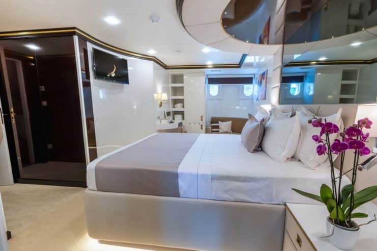 yacht-charter-m-y-aurum-sky